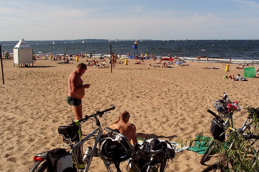 Odpoczynek na plaży w Brzeźnie