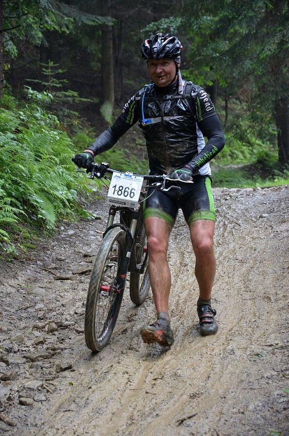 Końcówka maratonu z buta, szkoda ryzykować za zjeździe jak się już nie ma czym hamować :P