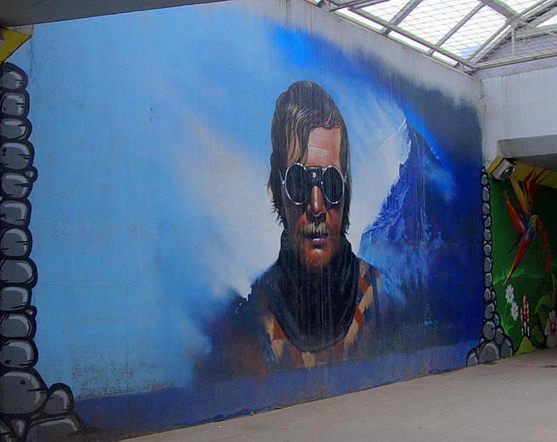 Graffiti w przejściu