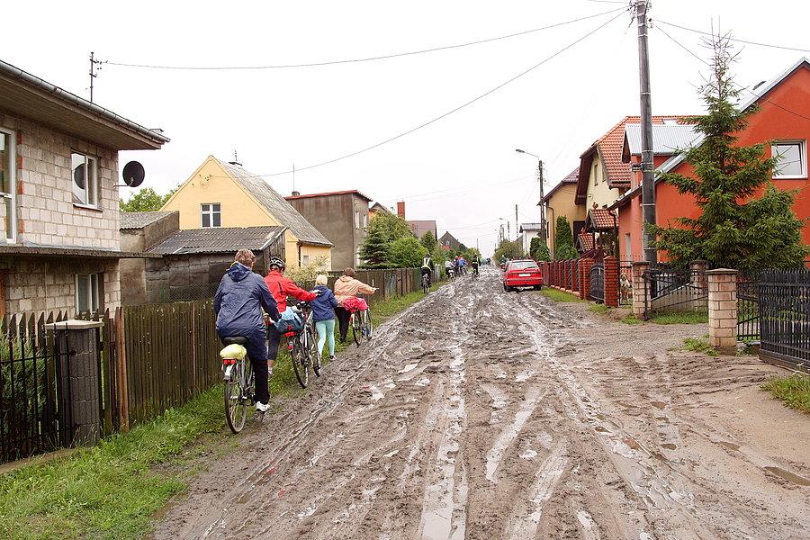Droga w miejscowości Piece