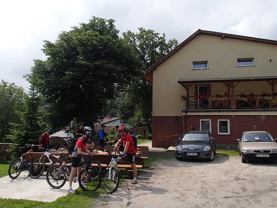 Start na singla - wszyscy zbierają się pod ośrodkiem