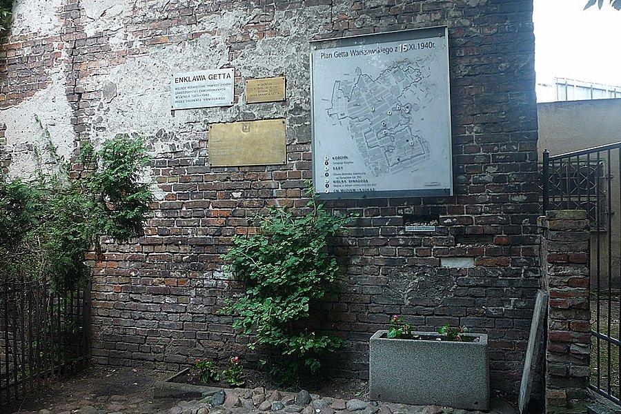Mur getta warszawskiego przy ul Złotej 62