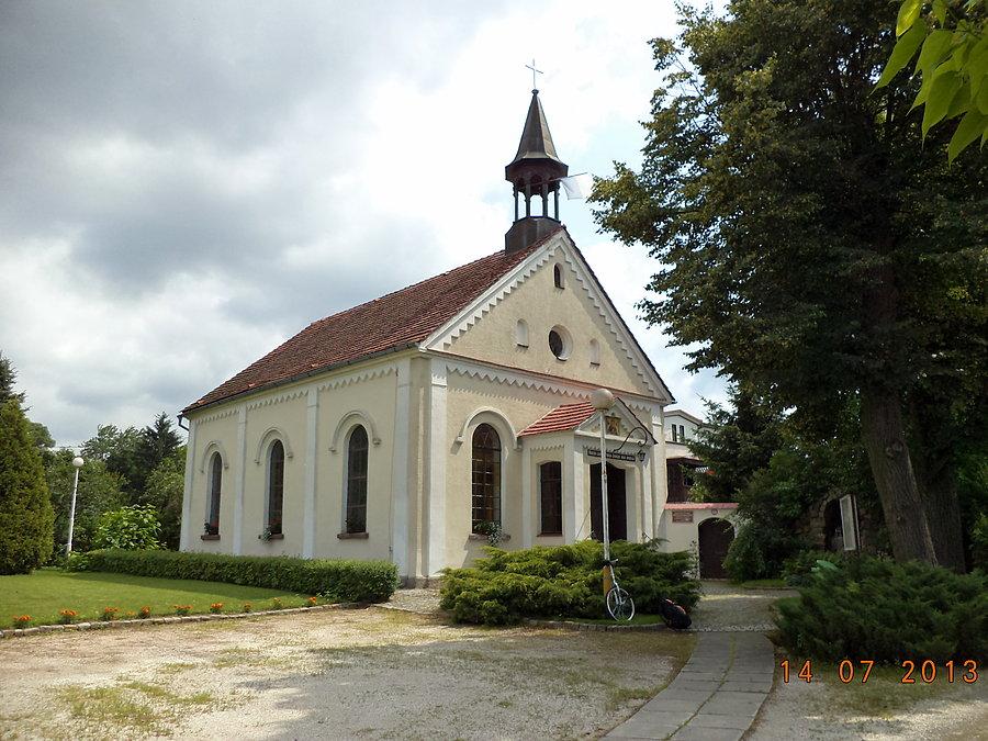 Kościół polskokatolicki pw. MB Nieustającej Pomocy w jelenigórskich cieplicach (brak 2 flag ;) )