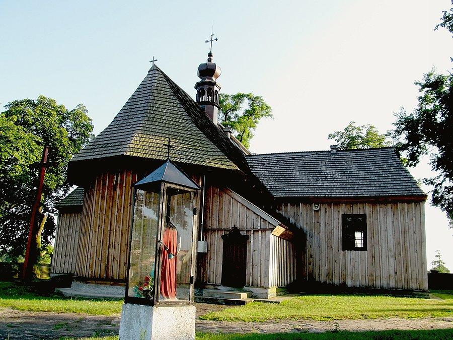 Makolice - zabytkowy kościółek z 1520 roku