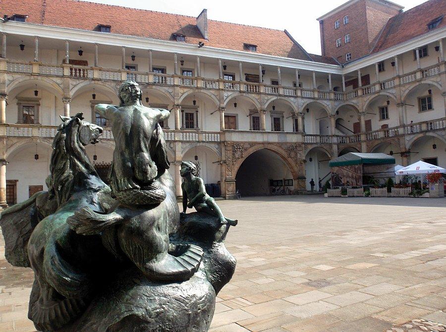 Zamek w Brzegu - dziedziniec arkadowy