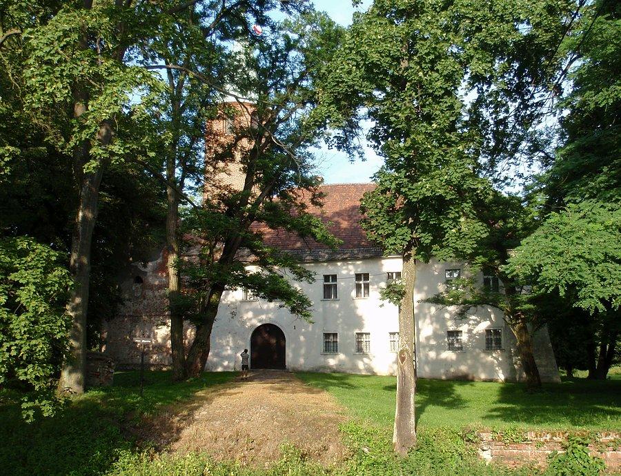 Karłowice, zamek myśliwski