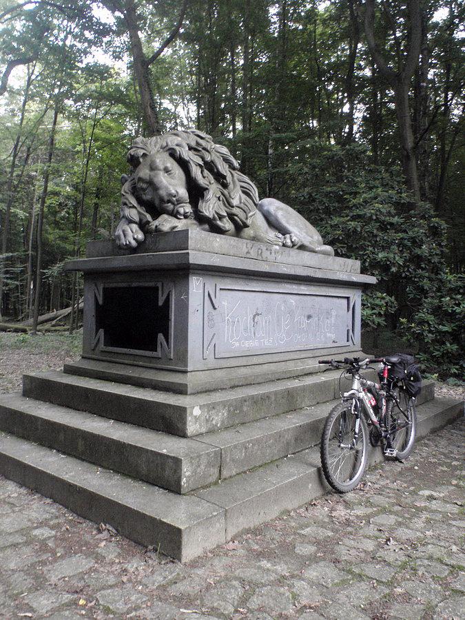 Śpiący lew, park w Pokoju
