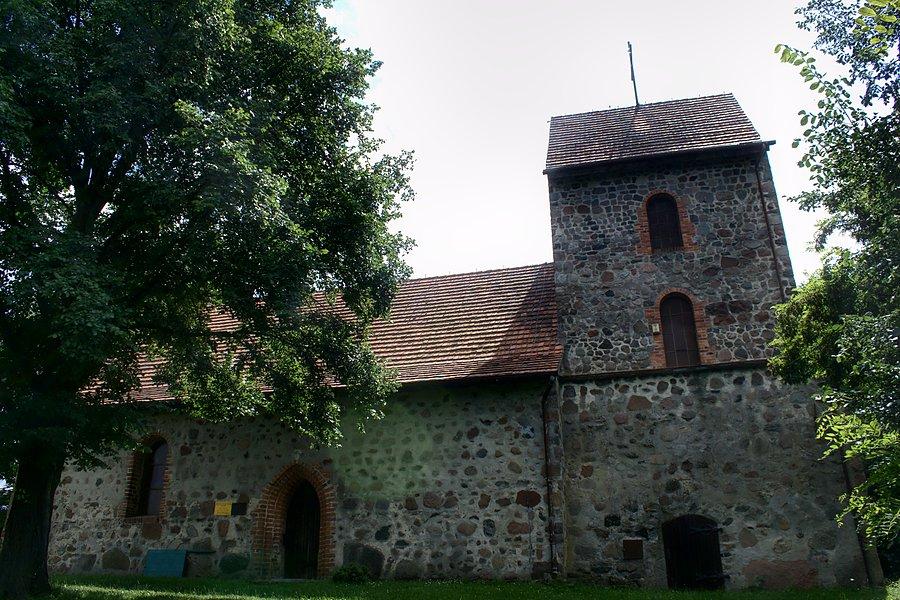Gotycki kościół p.w. Maksymiliana Kolbe w Binowie zbudowany na przełomie XIV i XV w
