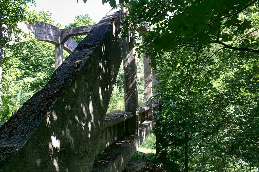 Most donikąd