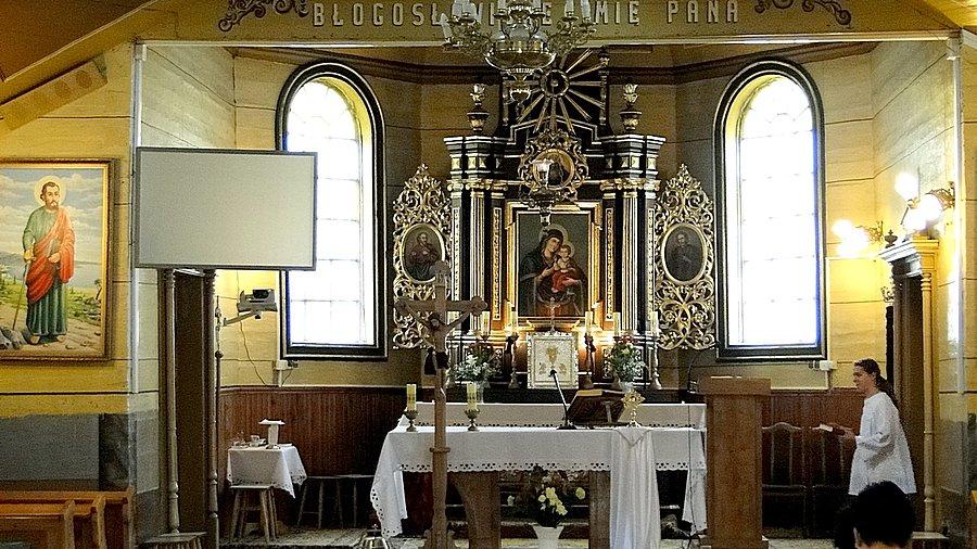 Wnętrze kościoła w Jurowcach