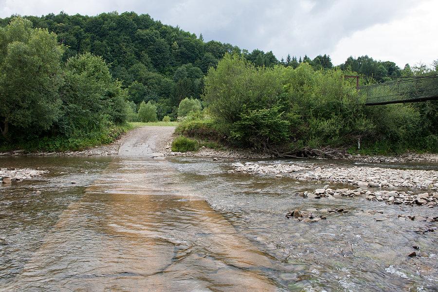 Bród przez który przejeżdżałem- 2 m przed końcem silny prąd mnie prawie przewrócił;)