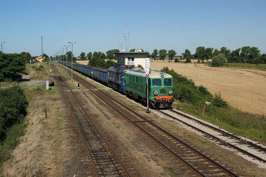 Rumun (ST43)-349 wraz z Gagarinem (ST44)-1244 oczekują drużyny trakcyjnej w Twardawie