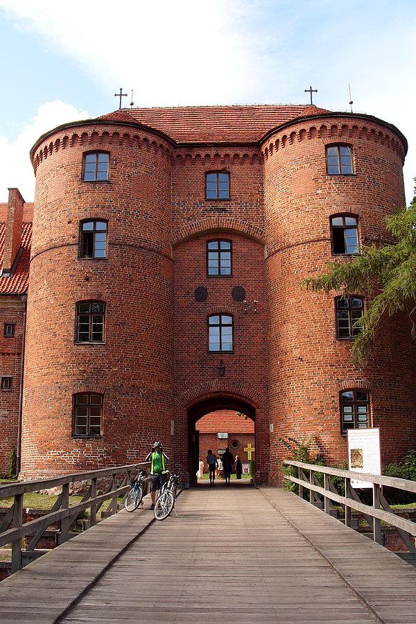 Wejście główne do katedry