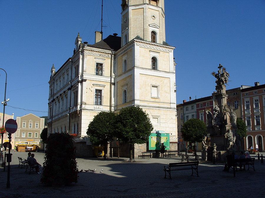 Lądek Zdrój i rynek troszeczkę pusty ale fakt mało kiedy jest tu więcej tubylców ;)
