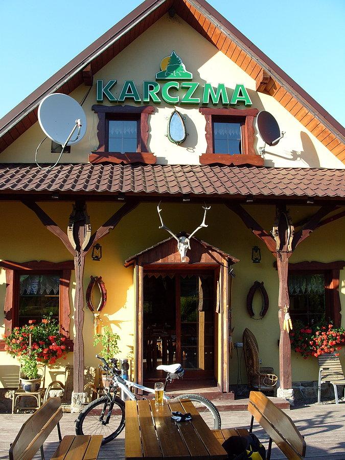 Piękna karczma ze smacznym jadłem i zimnym piwkiem ;)
