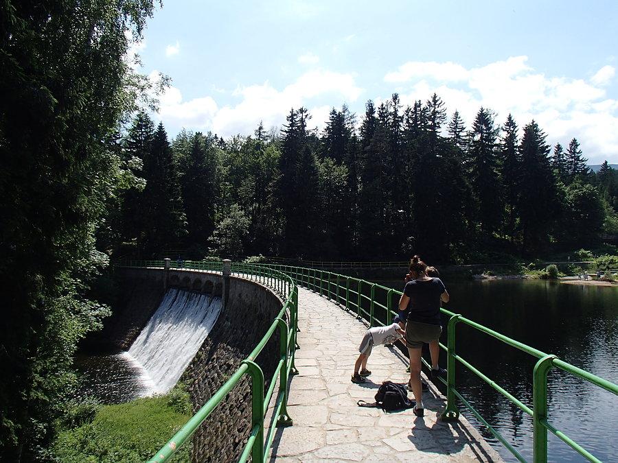 Jezioro i tama pod Karpaczem