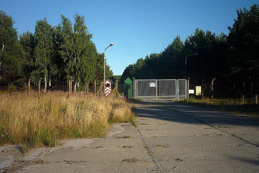 Jednostka wojskowa w lesie pomiędzy Mrzeżynem a Pogorzelicą