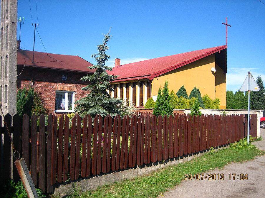 Pniowiec - kościół pod wezwaniem Matki Boskiej Królowej Wszechświata