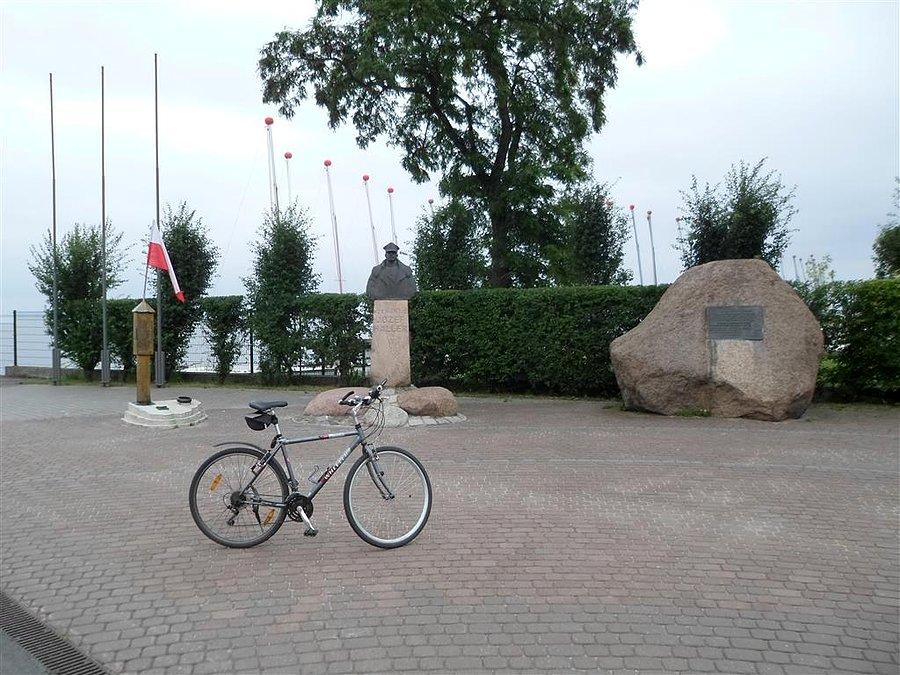 Ku pamięci - port w Pucku
