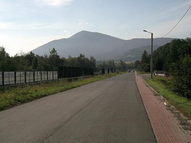 Szczyt z przodu to Szczebel (B. Wyspowy)