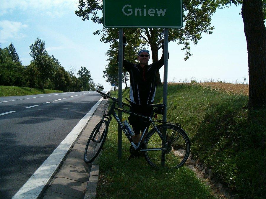 27-07-2013. Wycieczka rowerowa do Korzeniewa. Przy drodze krajowej nr 91 w Gniewie