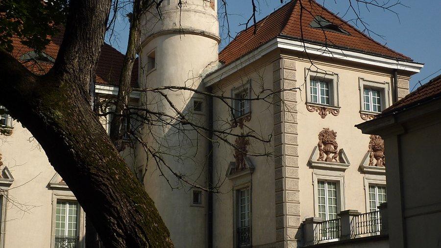 Tu internowany był Lech Wałęsa po wprowadzeniu Stanu Wojennego