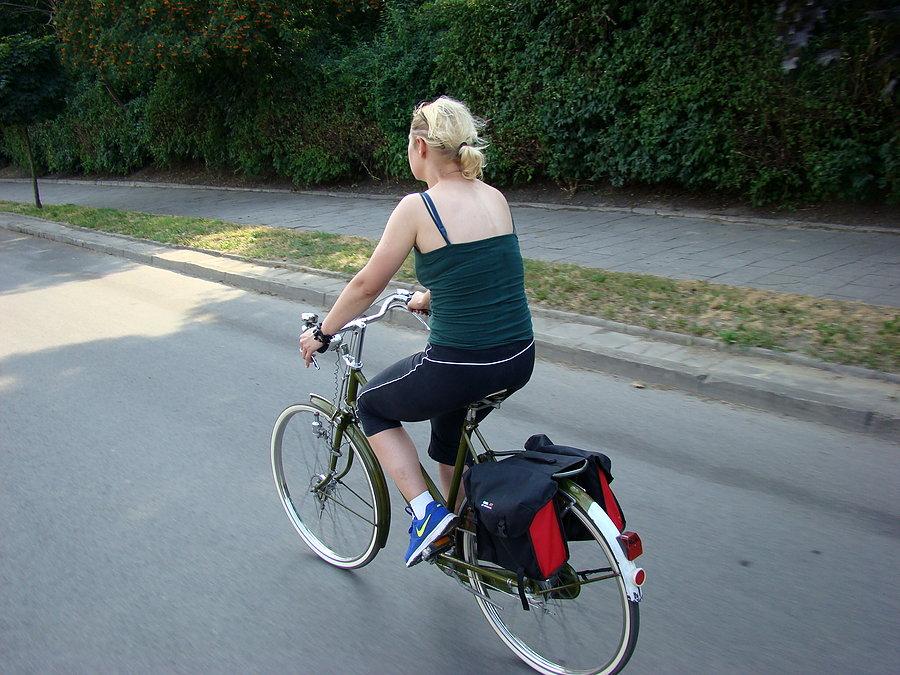 Jako koneser - nie wiem czy podziwać rower czy rowerzystkę