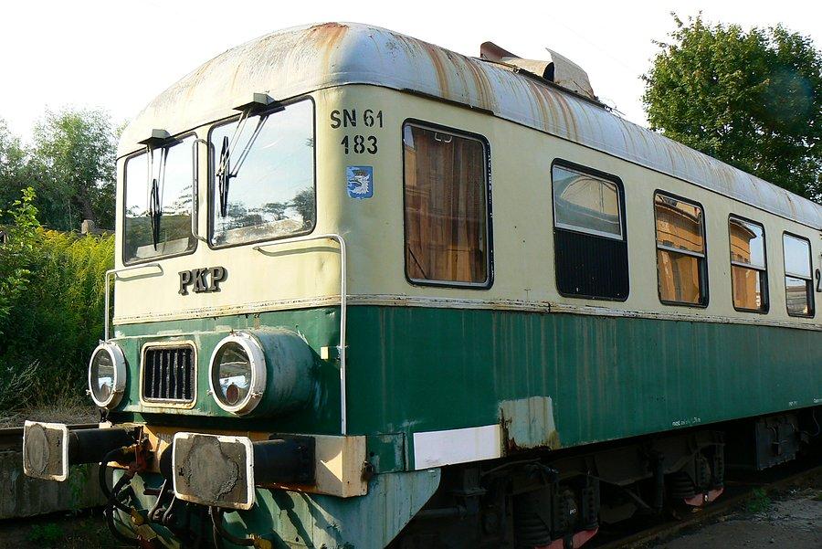 Spalinowy wagon silnikowy typu SN61 o numerze 183