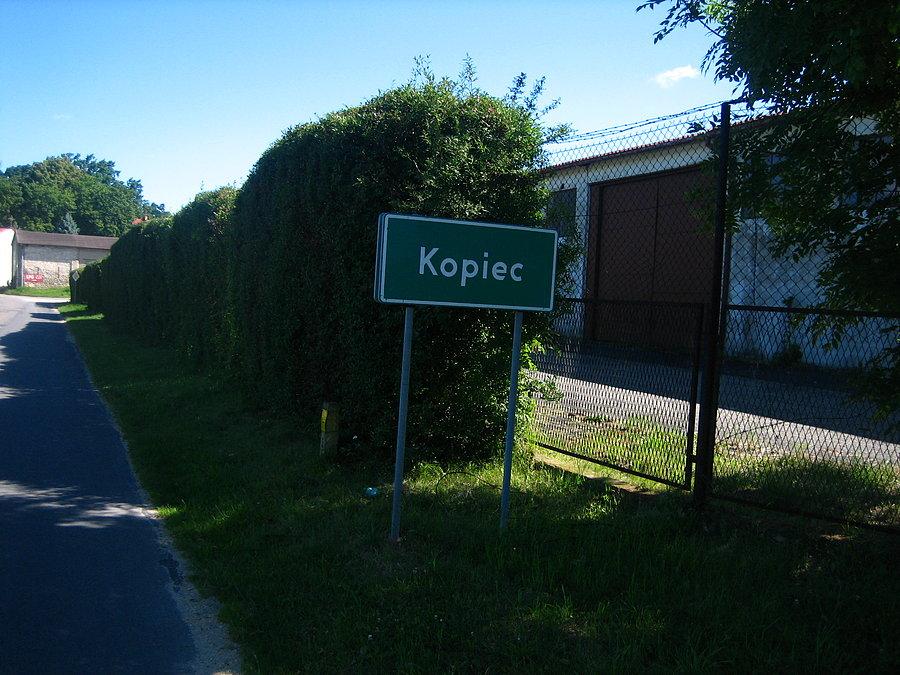 Kopiec - na drodze dojazdowej