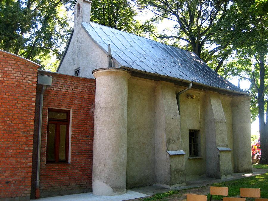 Częstochowa Żabiniec - kaplica pod wezwaniem świętej Marii Magdaleny z zewnątrz
