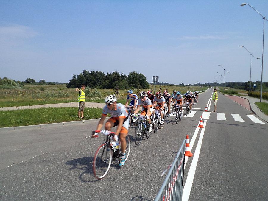 Modrzewina Race - czołówka i szum gum