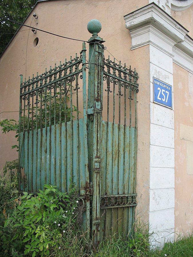 Brama ośrodka Przystań