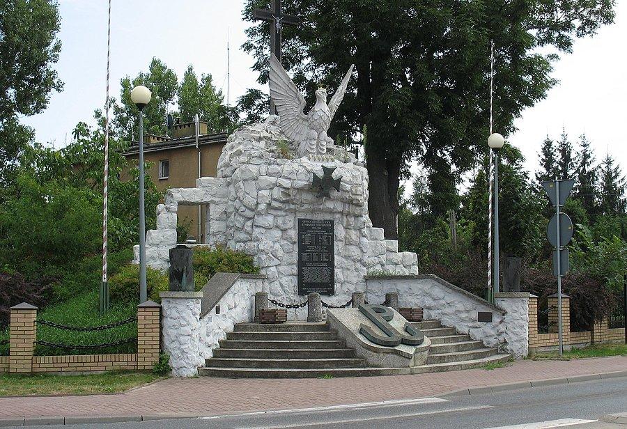Chotomów - pomnik Orła Białego
