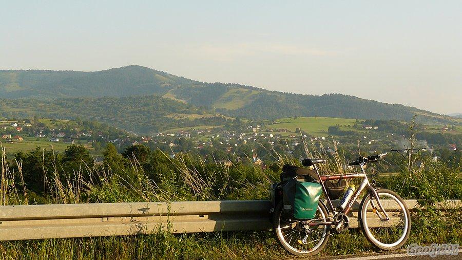 Ostatni podjazd na trasie :) - w tle Prusów