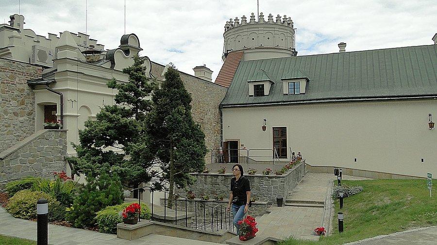 Na dziedzińcu zamkowym