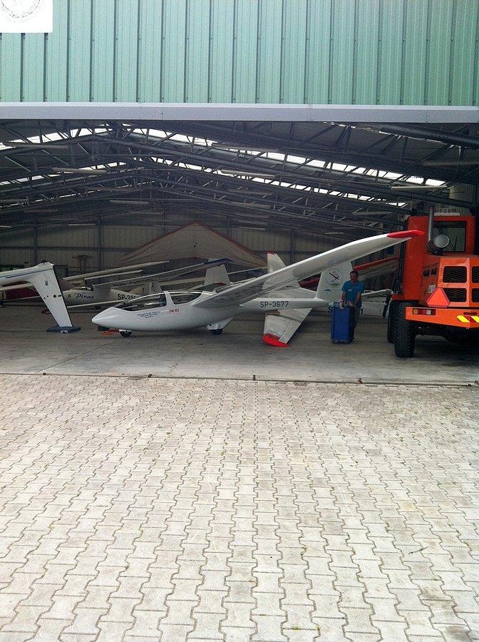 Hangar szybowcowy