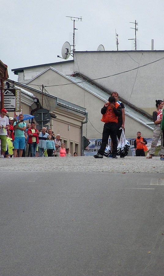 Masażyści czekajacy na bufecie