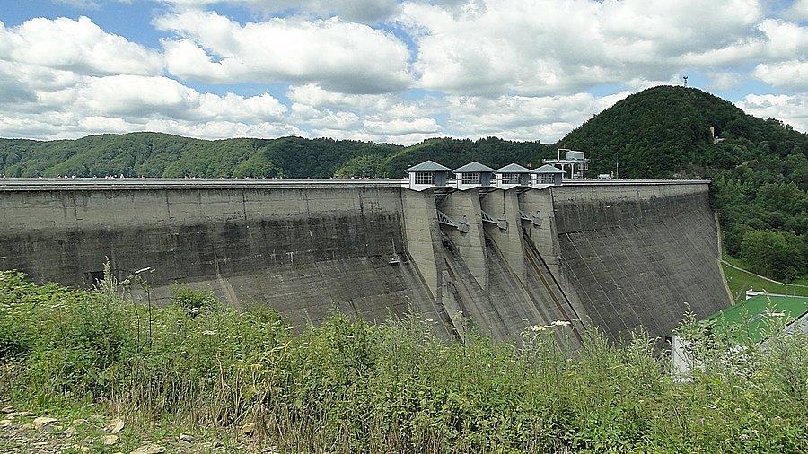 Widok na zaporę