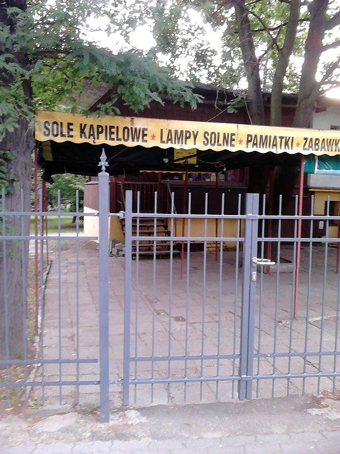 W Parku Zdrojowym straszą takie stragany