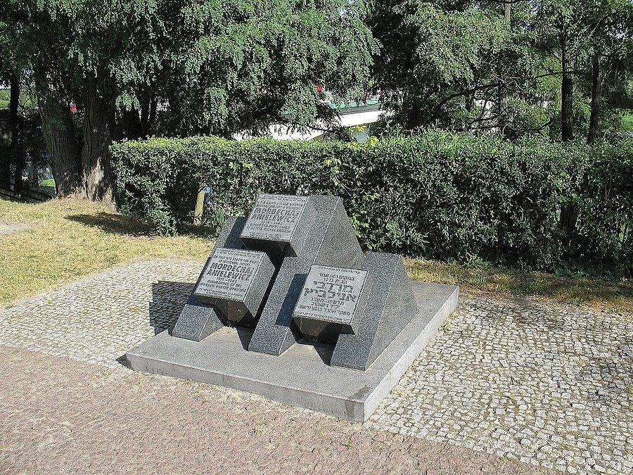 Wyszków - pomnik w miejsu domu Mordechaja Anielewicza