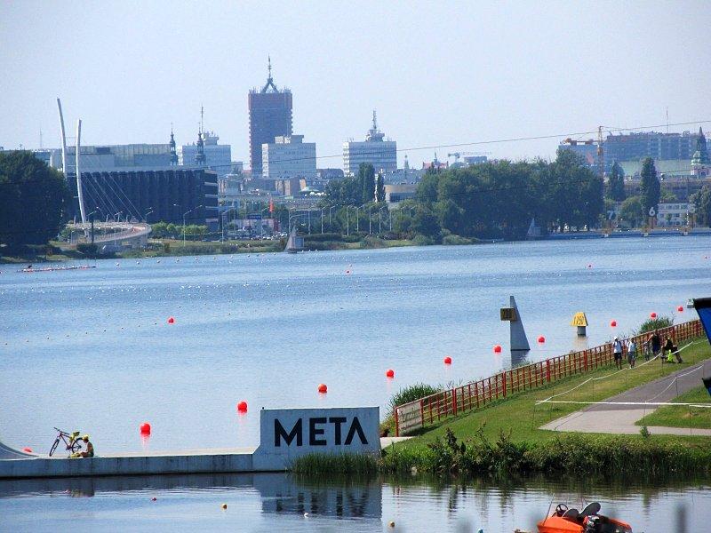 Widok na centrum Poznania znad Jeziora Maltańskiego