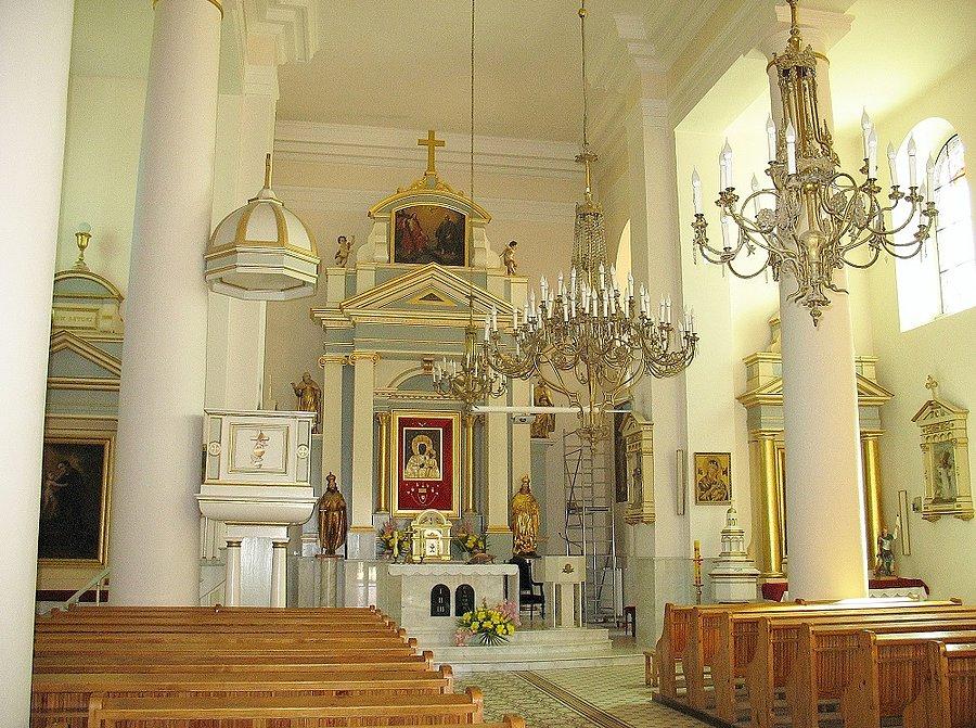 Niegów - wnętrze kościoła