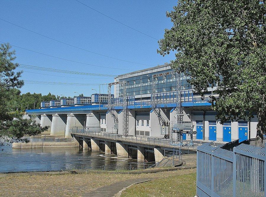 Zapora elektrowni wodnej Dębe