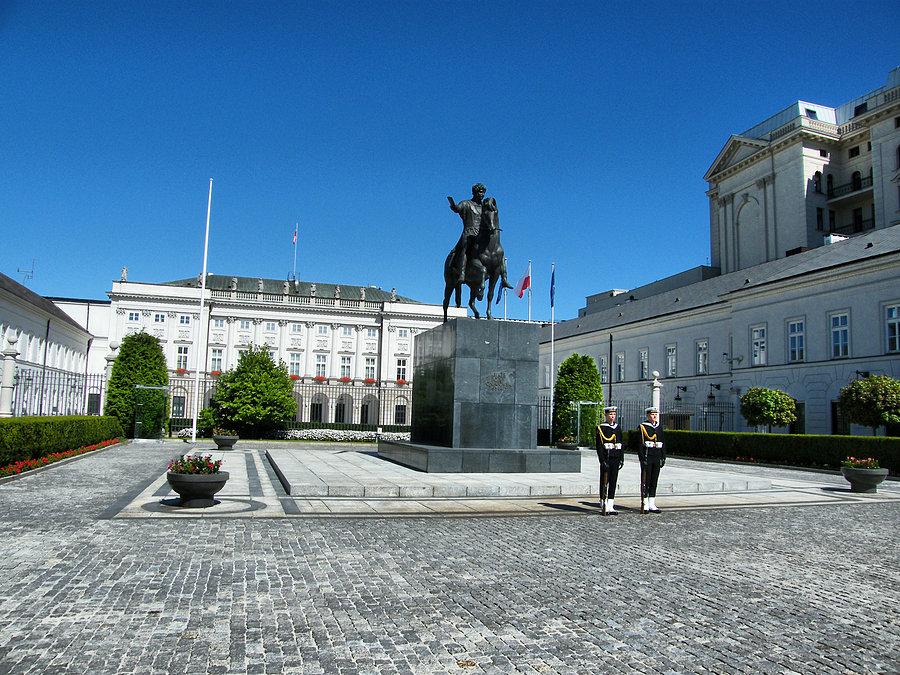 Pałac Prezydencki bez „dodatków”