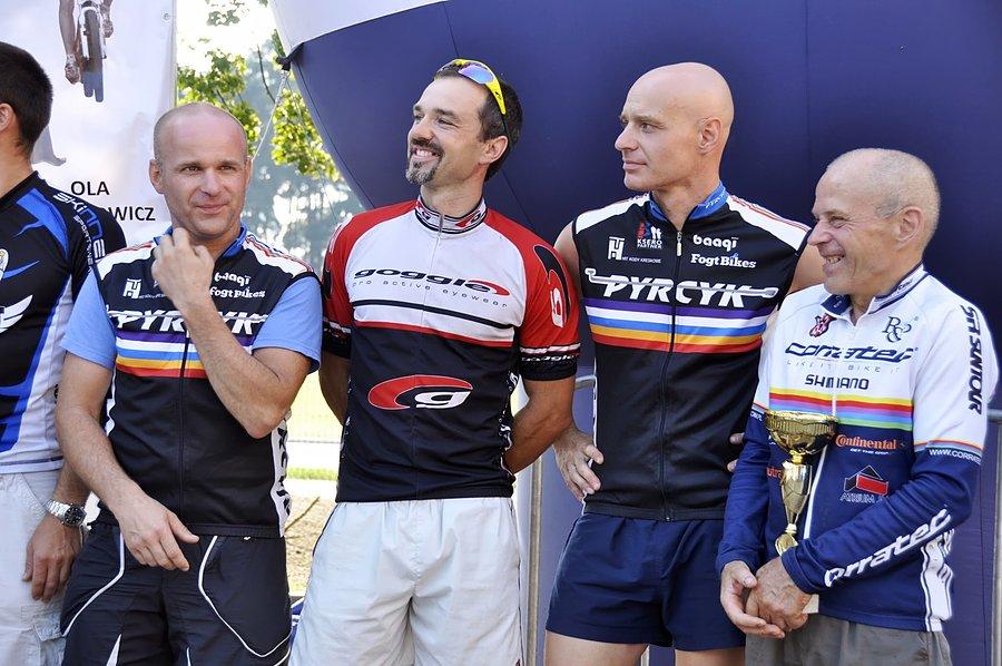Zadowolony JPbike z braćmi Niewiada i Janem Dymeckim