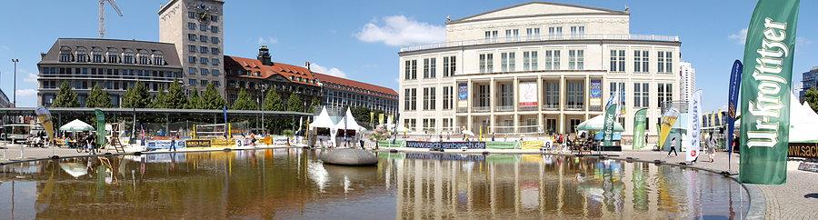 Centrum Lipska. Grali tam w siatkówkę plażową