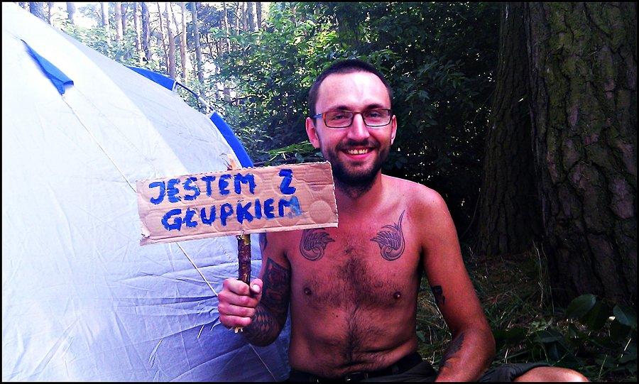 Jestem z głupkiem ;)