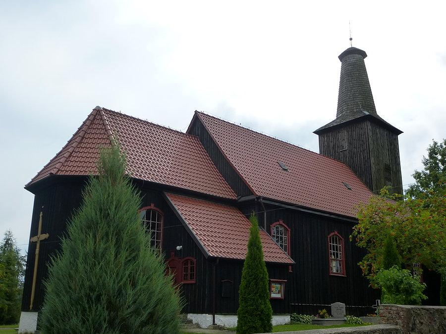 Gwieździn Drewniany kościół z XVII w. Kościół pw. Świętego Marcina Biskupa z Tours wzniesiony został z fundacji Mikołaja Radziwiłła - starosty człuchowskiego, w latach 1688-1690