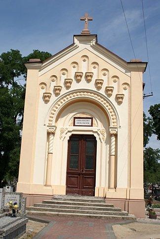 Kaplica Siedliskich na terenie cmentarza w Żdżarach