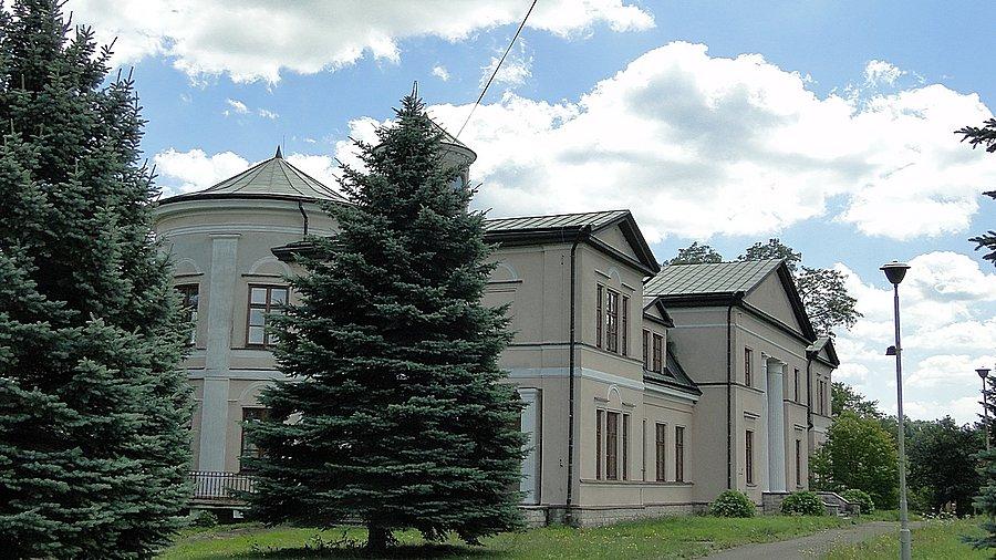 Nozdrzec, Pałac rodziny Fredro